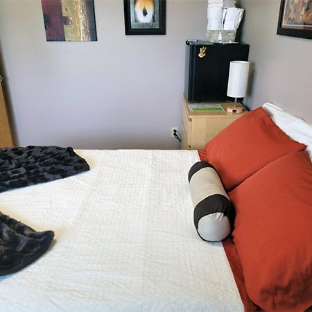 The Dewberry Homestay B&B Edmonton Eksteriør billede