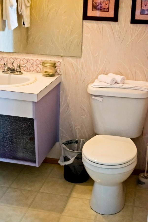 The Dewberry Homestay B&B Edmonton Eksteriør billede